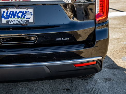 Used 2022 GMC Yukon XL SLT w/ SLT Premium Package image 12