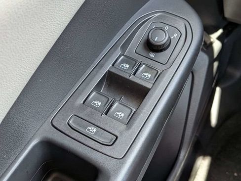 Certified 2023 Volkswagen Taos SE w/ Panoramic Sunroof Package FWD image 25