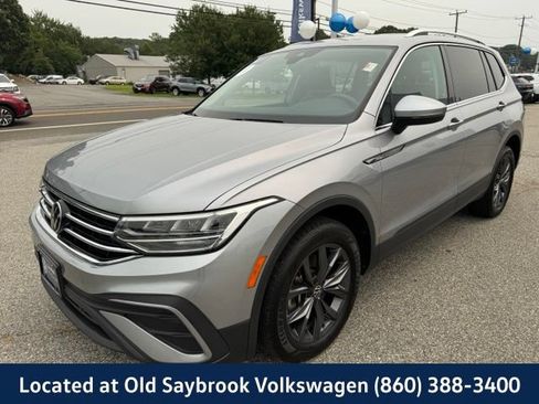 Used 2022 Volkswagen Tiguan SE AWD/4WD image 1