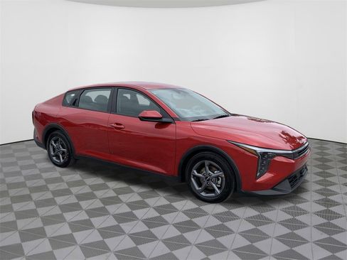 Used 2025 Kia K4 LXS image 4