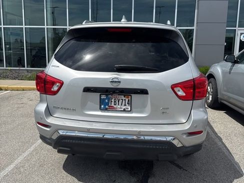 Used 2019 Nissan Pathfinder SL AWD/4WD image 6