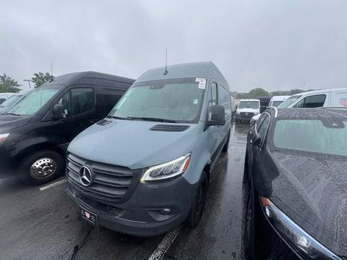 Used 2024 Mercedes-Benz Sprinter 2500 image 18