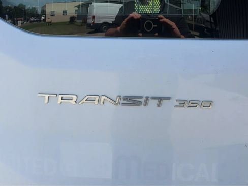 Used 2018 Ford Transit 350 148 Medium Roof RWD image 4