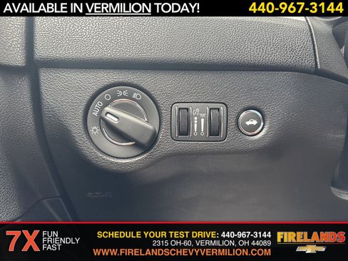 Used 2022 Chrysler 300 Touring w/ Sport Appearance Package image 13