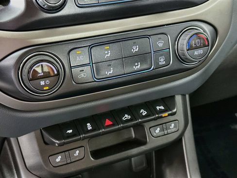 Used 2022 Chevrolet Colorado Z71 AWD/4WD image 17