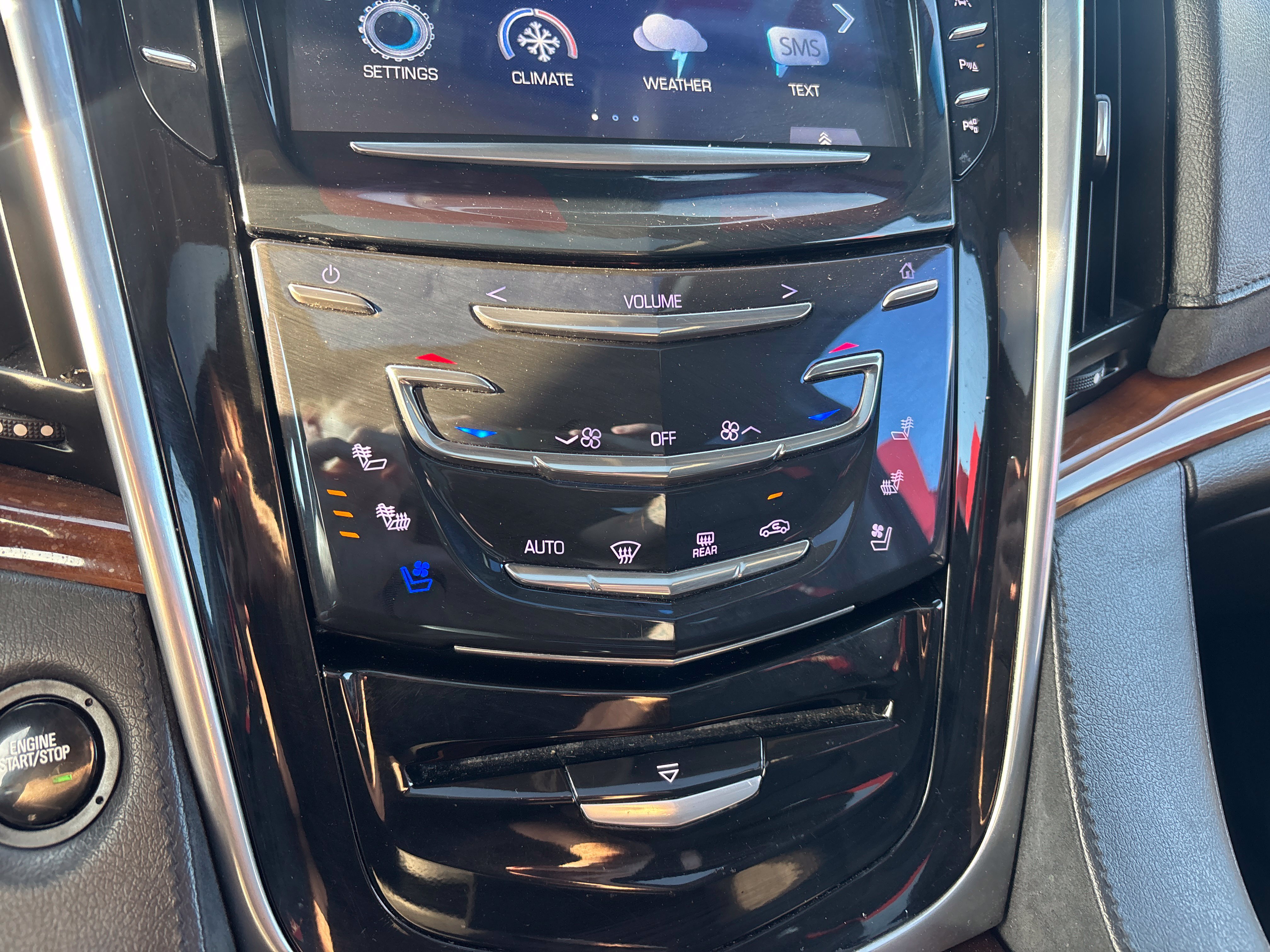Used 2019 Cadillac Escalade ESV Luxury AWD/4WD image 22