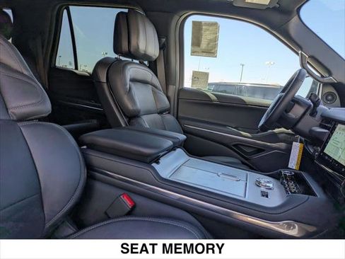 New 2026 Lincoln Navigator Reserve w/ Jet Appearance Package AWD/4WD image 14