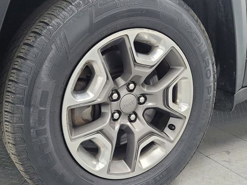 Used 2019 Jeep Cherokee Trailhawk w/ Comfort/Convenience Group image 31