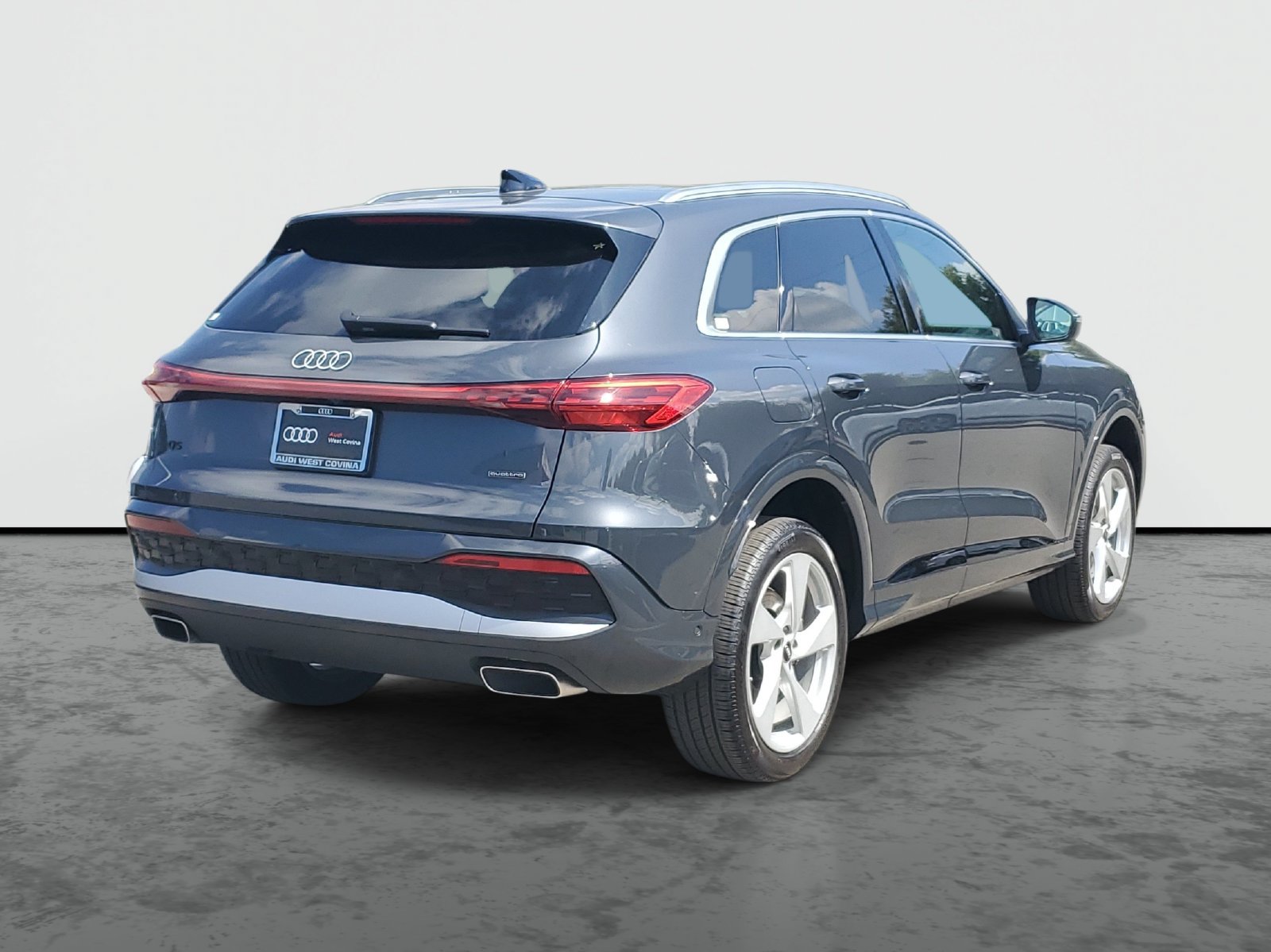 Used 2025 Audi Q5 Premium w/ Premium Plus AWD/4WD image 4