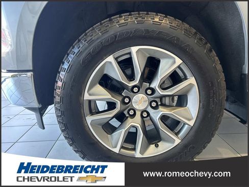Used 2024 Chevrolet Silverado 1500 LT AWD/4WD image 7