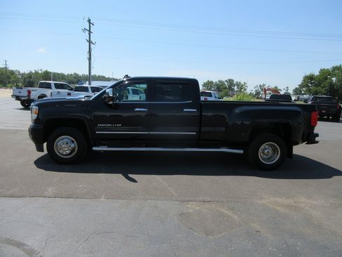 Used 2018 GMC Sierra 3500 Denali w/ Duramax Plus Package image 9
