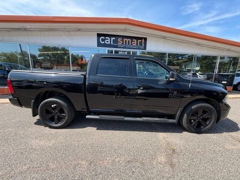 Used 2019 RAM 1500 Classic SLT w/ Black Appearance Group AWD/4WD image 9