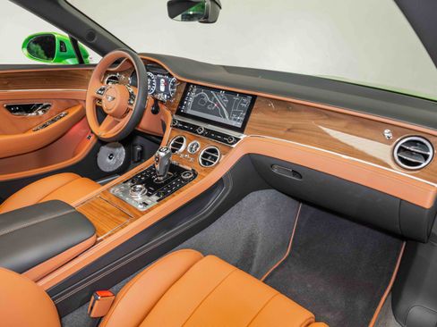 Certified 2024 Bentley Continental GT V8 AWD/4WD image 19