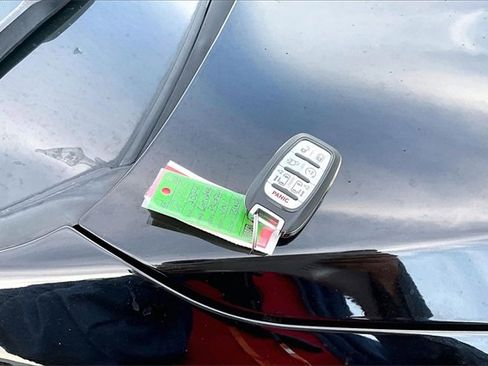 Used 2024 Chrysler Pacifica Touring-L image 10