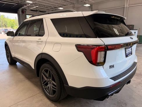 Used 2025 Ford Explorer ST AWD/4WD image 5