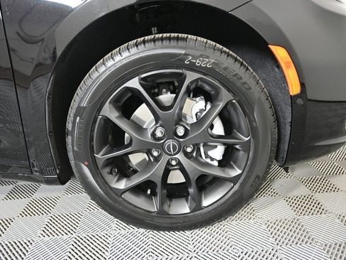 New 2026 Chrysler Pacifica Limited w/ S Appearance Package AWD/4WD image 11