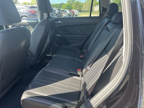 Used 2022 Volkswagen Tiguan SE w/ Panoramic Sunroof Package AWD/4WD image 17