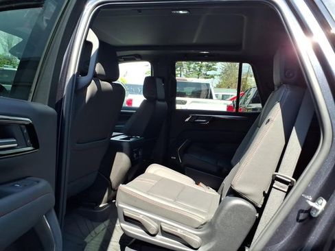 Used 2025 Chevrolet Tahoe RST w/ Advanced Technology Package AWD/4WD image 18