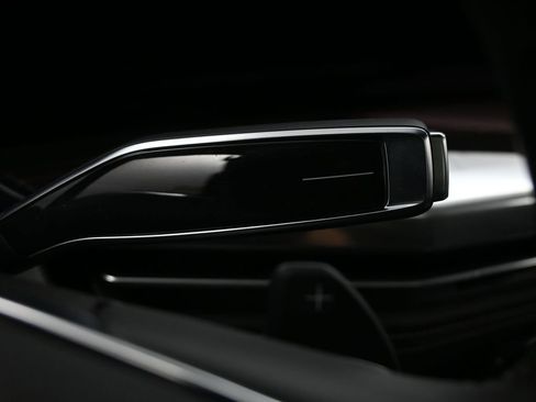 Used 2025 Cadillac Escalade ESV Premium Luxury image 23