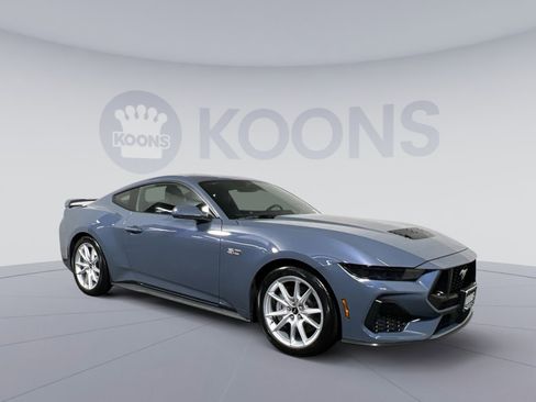 Used 2025 Ford Mustang GT Premium RWD image 2