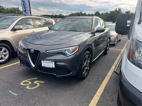 Used 2018 Alfa Romeo Stelvio Sport w/ Quick Order Package 22J Sport AWD/4WD image 2
