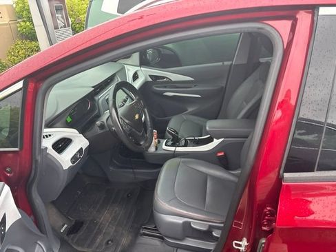 Used 2020 Chevrolet Bolt Premier w/ Infotainment Package FWD image 4