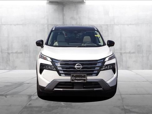 Certified 2025 Nissan Rogue SL w/ SL Premium Package FWD image 4