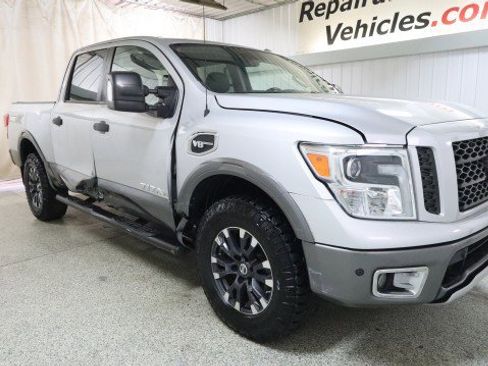 Used 2017 Nissan Titan PRO-4X AWD/4WD image 5
