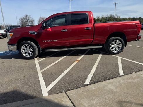 Used 2017 Nissan Titan SV image 7