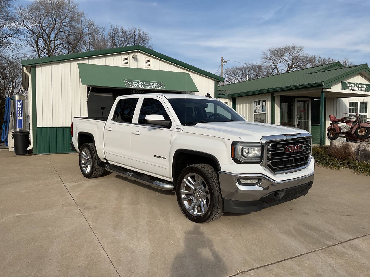 Used 2016 GMC Sierra 1500 SLE w/ SLE Value Package AWD/4WD image 3