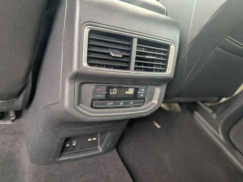 Used 2024 Volkswagen Atlas SE FWD image 25