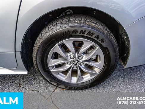 Used 2024 Toyota Sienna XLE image 17