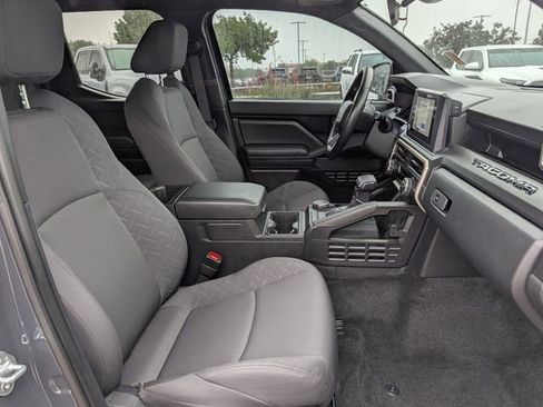 Certified 2025 Toyota Tacoma SR AWD/4WD image 31