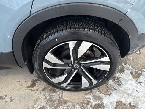 Used 2023 Volvo XC40 B5 Plus w/ Protection Package Premier image 14