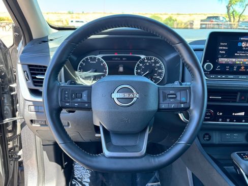 Certified 2025 Nissan Rogue SV image 18