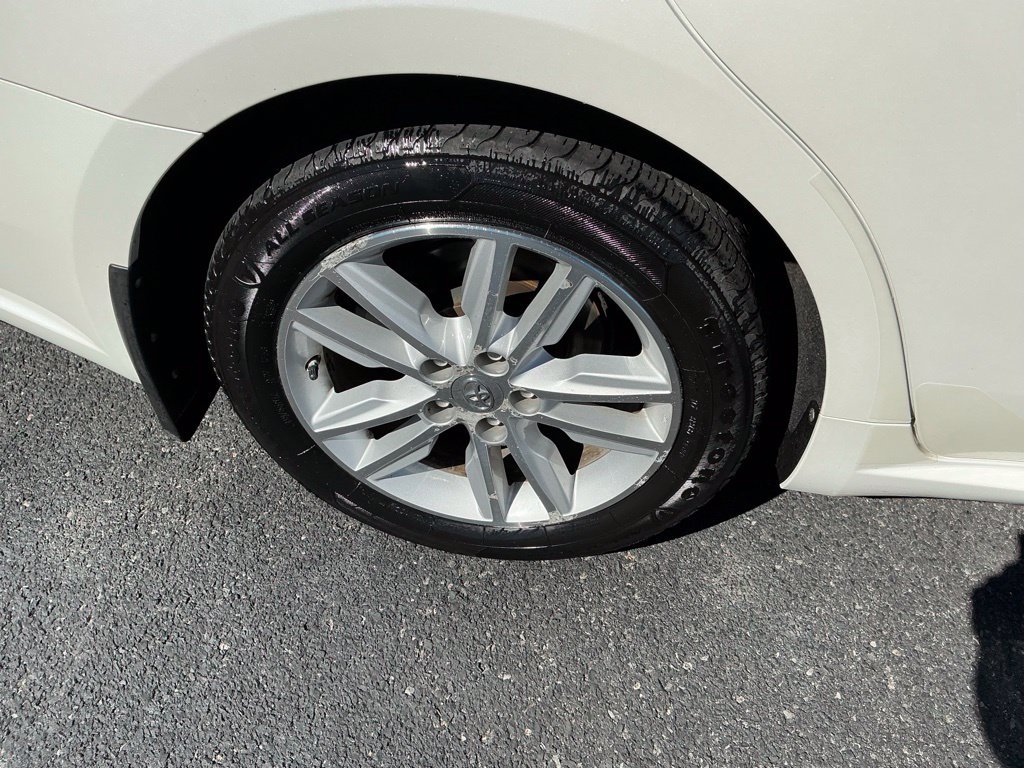 Used 2013 Toyota Avalon XLE Premium FWD image 5