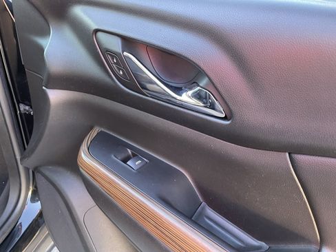 Used 2017 GMC Acadia SLE image 31