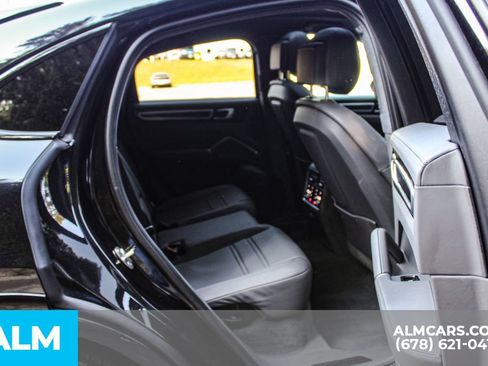 Used 2022 Porsche Cayenne GTS AWD/4WD image 18