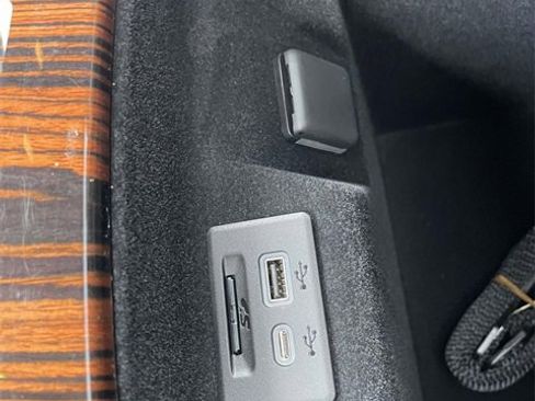 Certified 2023 Cadillac Escalade Premium Luxury image 33