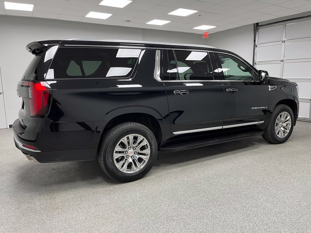 Used 2025 GMC Yukon XL Denali AWD/4WD image 10