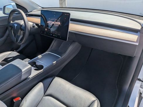 Used 2022 Tesla Model Y Long Range image 23