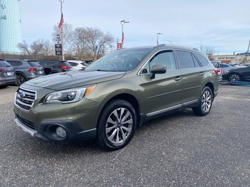 Used 2017 Subaru Outback 2.5i Touring image 1
