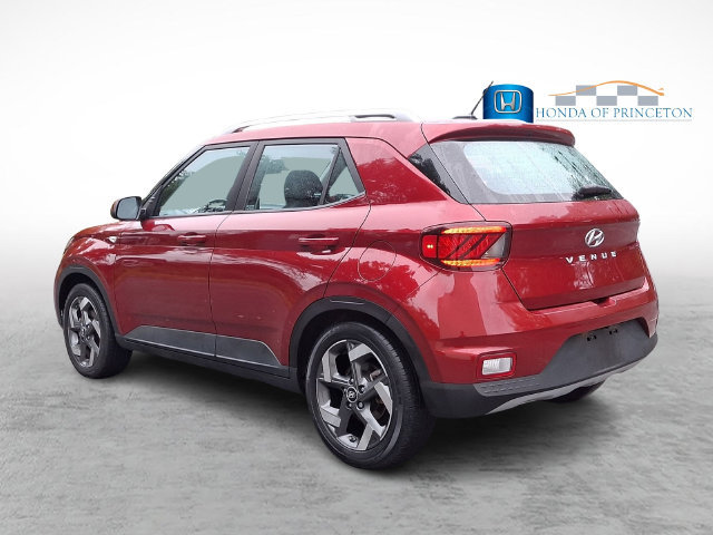 Used 2024 Hyundai Venue Limited FWD image 4