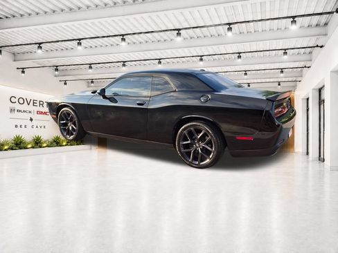 Used 2020 Dodge Challenger SXT w/ Driver Convenience Group RWD image 9