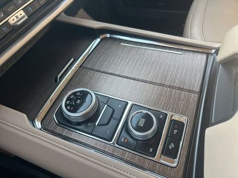 Used 2024 Ford Expedition Limited image 30