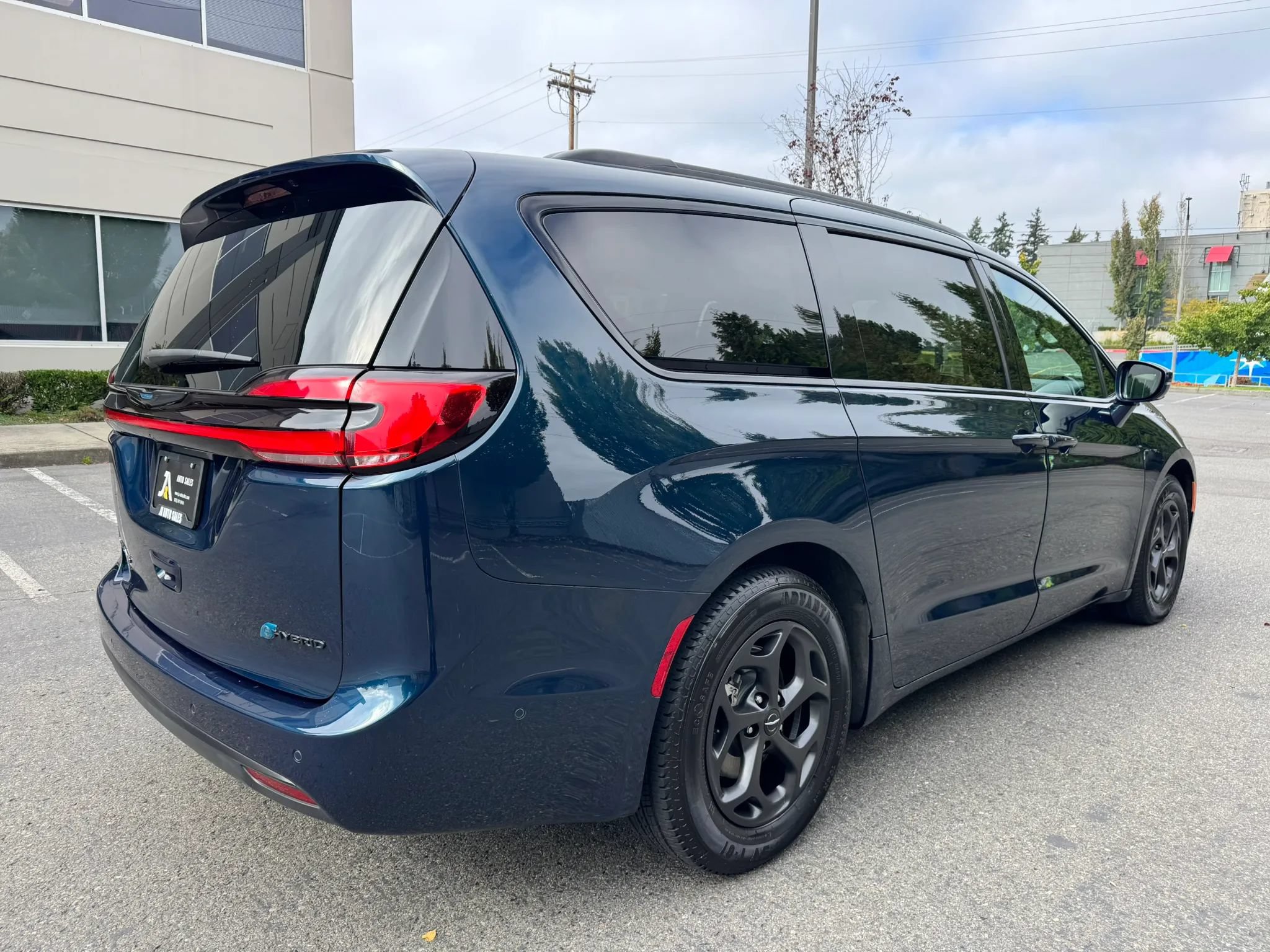 Used 2021 Chrysler Pacifica Touring-L w/ S Appearance Package FWD image 10