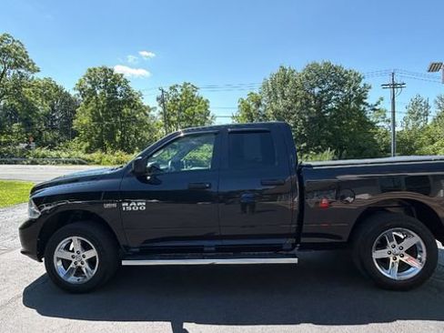 Used 2017 RAM 1500 Express AWD/4WD image 8