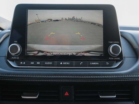 Used 2025 Nissan Rogue SV AWD/4WD image 25