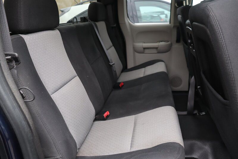 Used 2007 GMC Sierra 2500 W/T w/ Work Truck Preferred Package AWD/4WD image 24