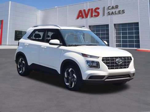 Used 2025 Hyundai Venue SEL FWD image 3
